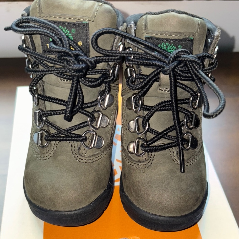 Timberland Green and Black Hiking Boots Rugged Outdoor Design